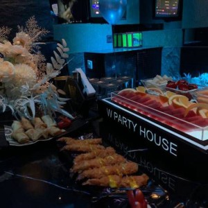 杭州萧山区党湾镇附近ktv招聘包厢服务员,有没有年龄限制_