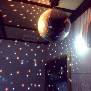 杭州富阳区上官乡附近酒吧招聘现场DJ,过年放假吗？