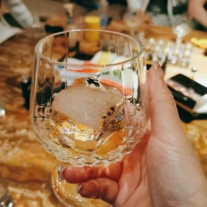 杭州小费高的夜场招聘酒水销售员,一天上几个小时班