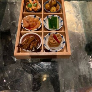 杭州富阳区上官乡附近夜场招聘包厢服务员,过年放假吗？