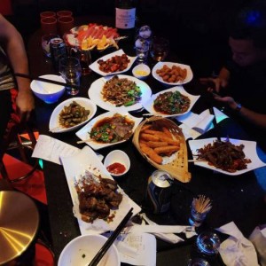 招聘茶楼文案范文（创新茶叙空间招聘启事文案撰写指南）