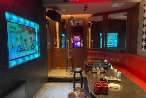 杭州鞋城金曲KTV：时尚购物与娱乐的璀璨交汇点