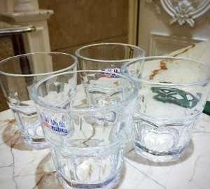 杭州哪些夜总会招聘酒水促销员,中午管饭吗？