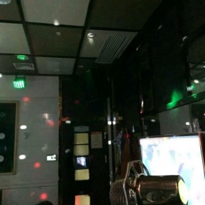 杭州求职潮：高龄老人涉足服务行业寻机遇