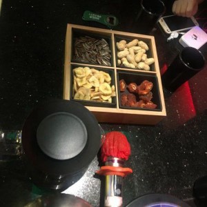 杭州富阳区里山镇附近夜总会招聘包厢服务员,加班双倍工资吗？